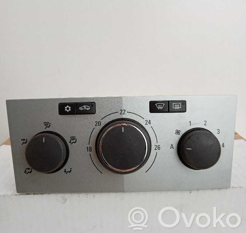 Opel Astra H Climate control unit 