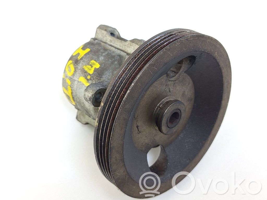Renault Clio I Power steering pump 