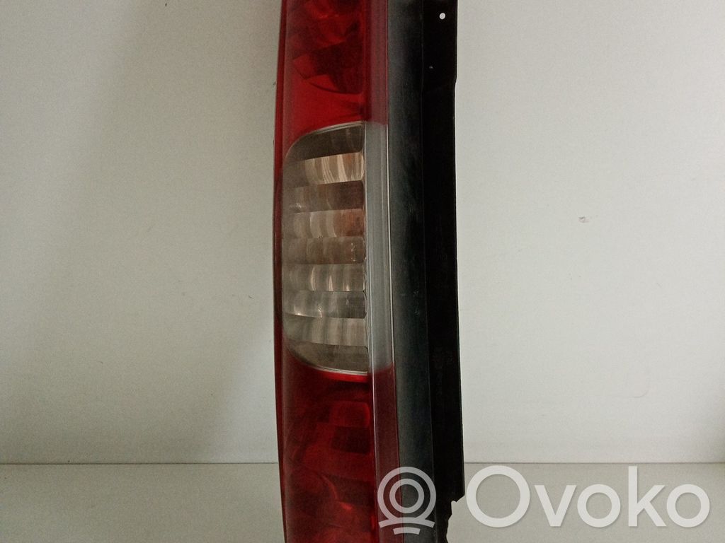 Fiat Doblo Aizmugurējais lukturis pārsegā 