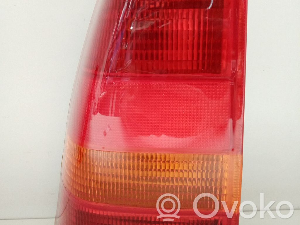 Opel Kadett E Luci posteriori del portellone del bagagliaio 