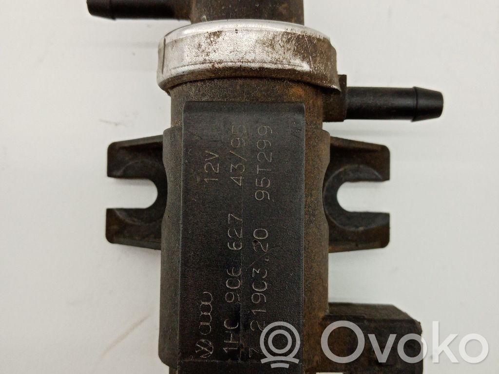 Volkswagen Golf III Zawór podciśnienia / Elektrozawór turbiny 