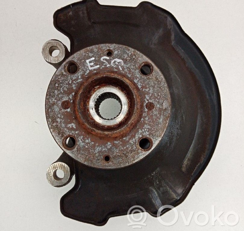 Suzuki Swift I Front wheel hub spindle knuckle 