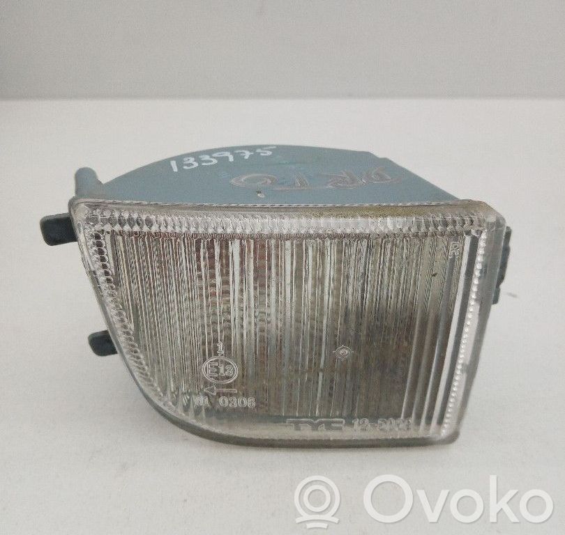 Volkswagen PASSAT B4 Front bumper turn signal 
