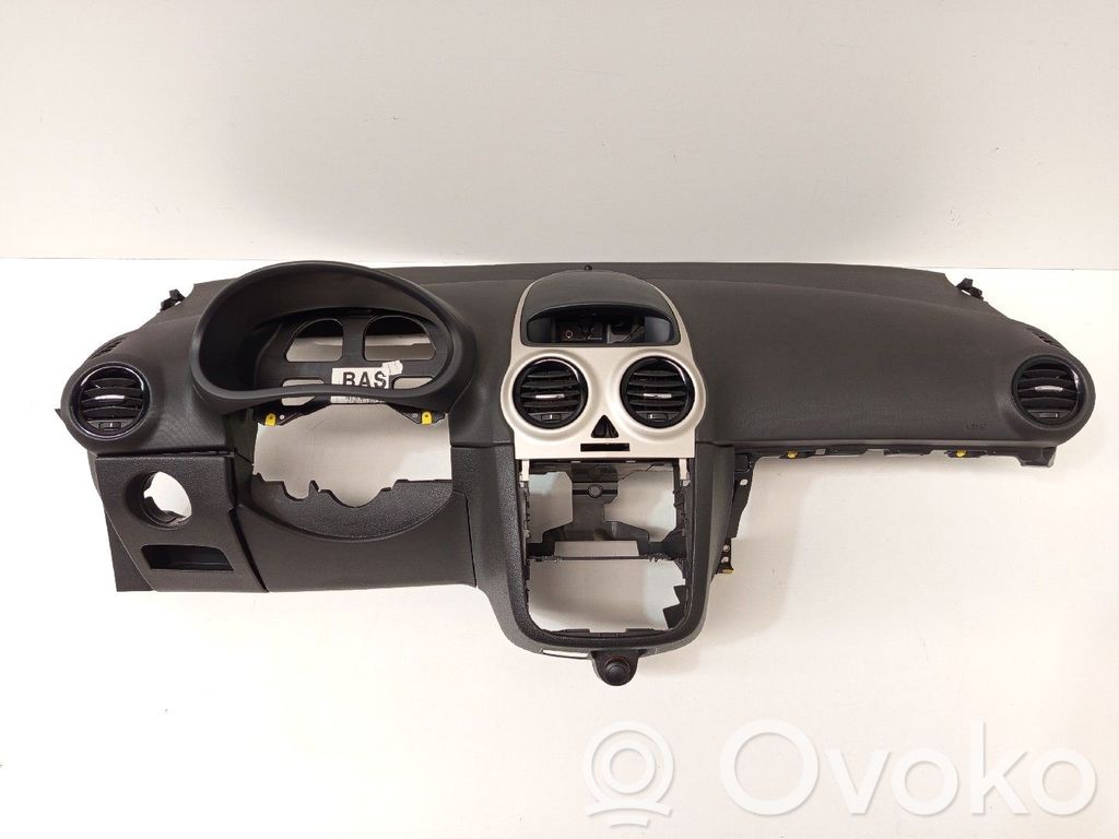 Opel Corsa D Panelis 