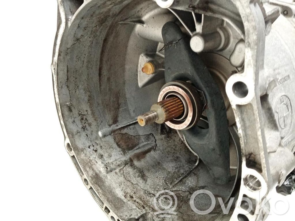 Mechaninė 5 pavarų dėžė   23007562730,6VEL,ZF