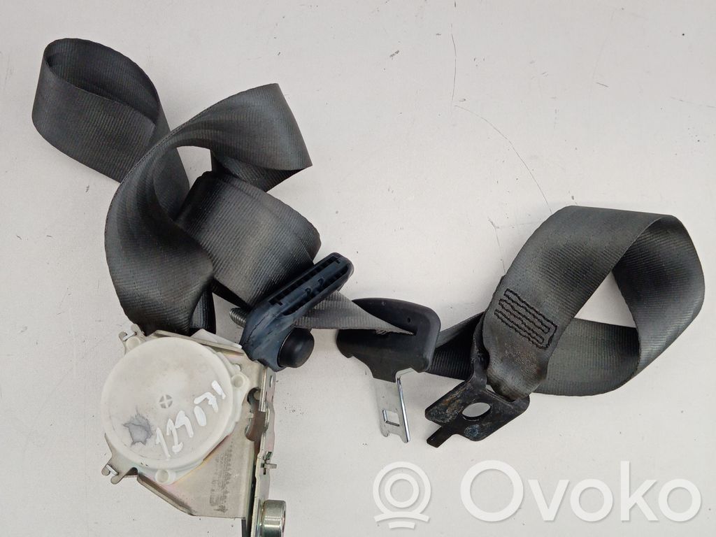 Renault Clio III Rear seatbelt 