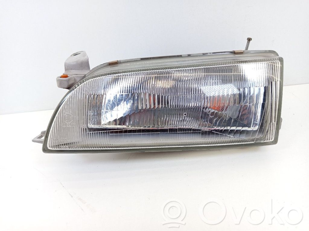 Toyota Corolla E110 Etu-/Ajovalo 