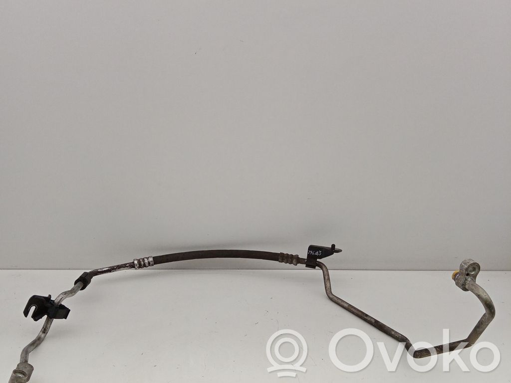 BMW 1 E81 E87 Ilmastointilaitteen putki (A/C) 
