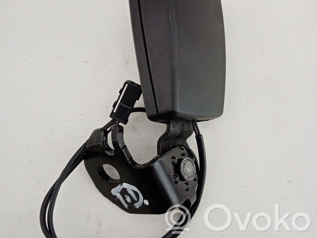 Opel Corsa E Takaistuimen turvavyön solki 