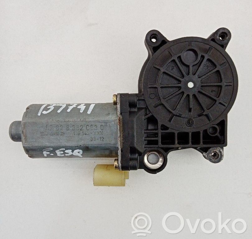 Motor del regulador de la ventanilla de la puerta delantera   676283620630,0130821716,BOSCH