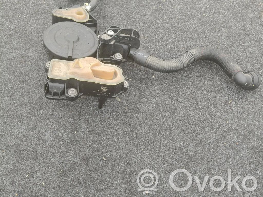 Audi A4 S4 B9 Odpowietrznik / Separator oleju 