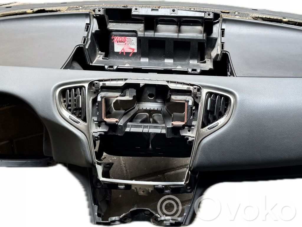 Lancia Ypsilon Kojelauta 