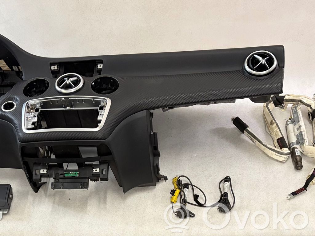Mercedes-Benz A W176 Inny element deski rozdzielczej 