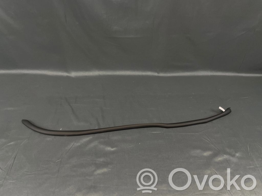 Porsche Cayenne (9Y0 9Y3) Rubber seal front door (on door) 