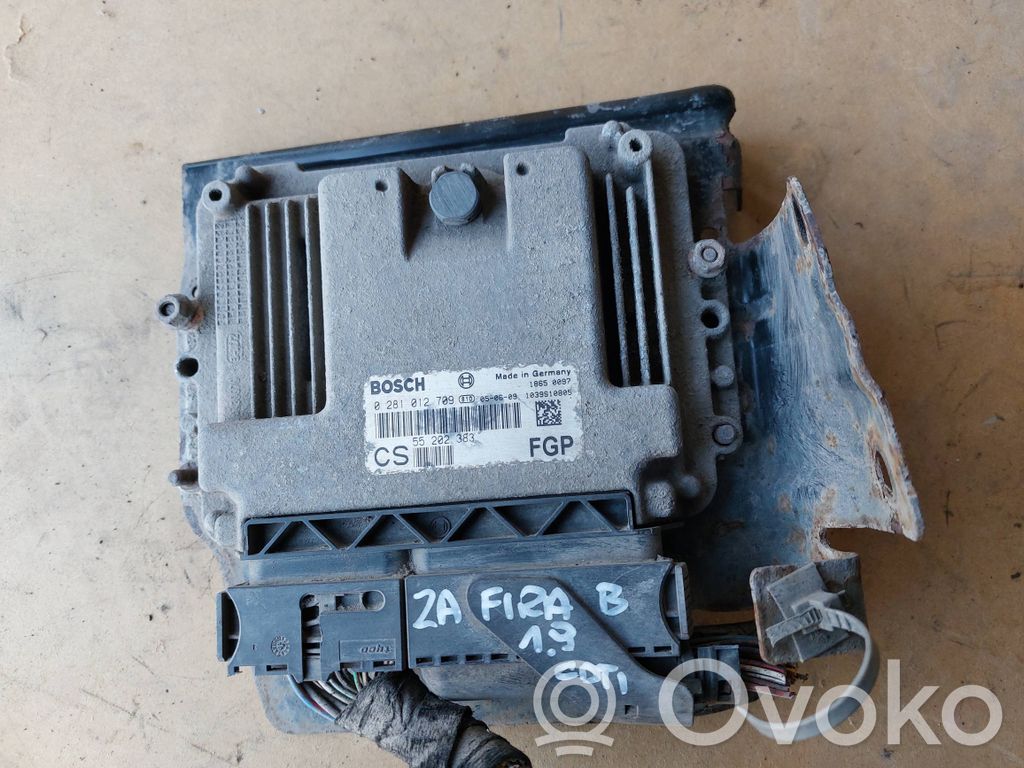 Opel Zafira B Engine control unit/module 
