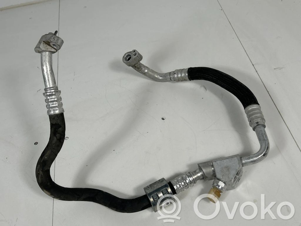 BMW iX Ilmastointilaitteen putki (A/C) 