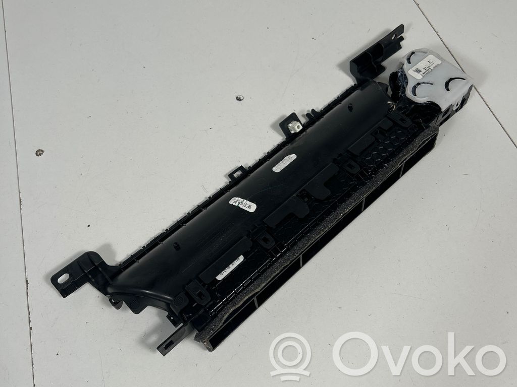 Tesla Model Y Lango oro grotelės 