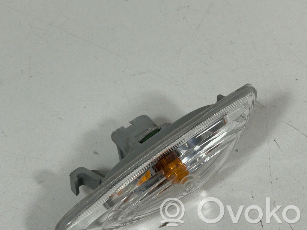 Toyota C-HR I Front fender indicator light 