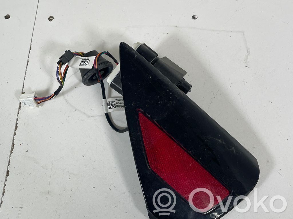 Tesla Model 3 Sähköauton latauspistorasian kansi 