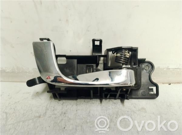 Manecilla interna puerta trasera   257078893,SR5884