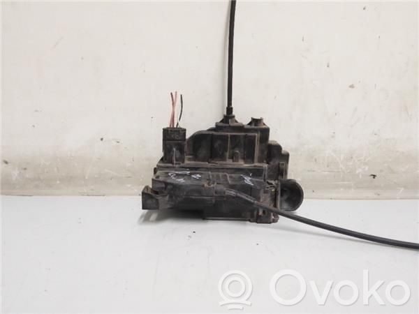 Renault Clio I Priekšpusē slēdzene 