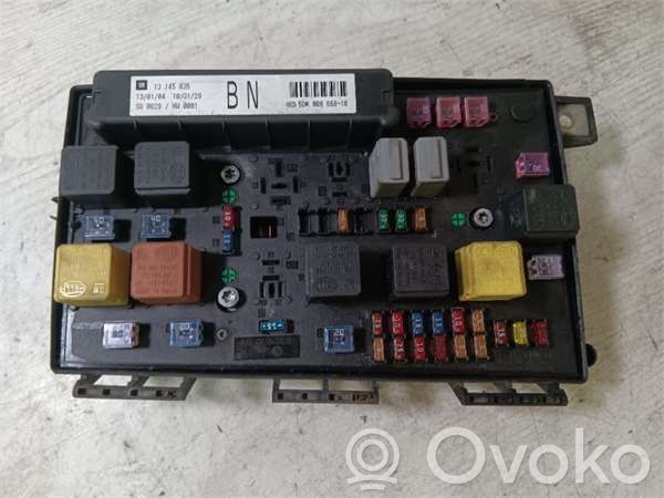 Opel Astra H Módulo de fusible 