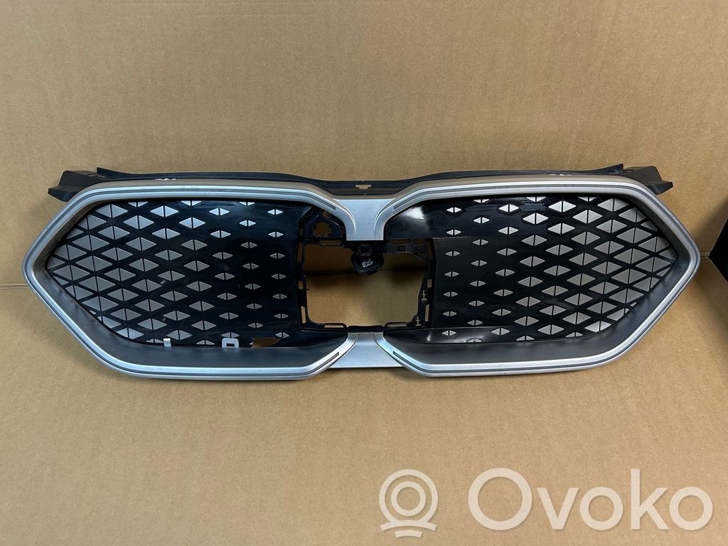 Front grill   5A4B3D3,5A4B3C9