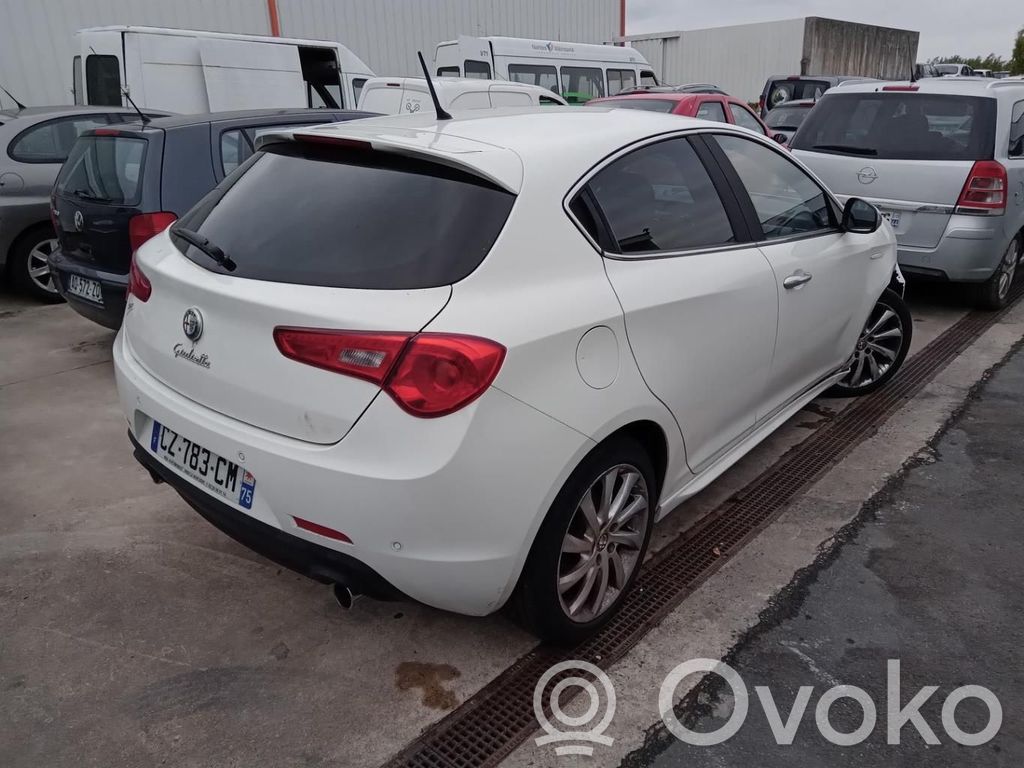 Alfa Romeo Giulietta Takaluukun takavalot 