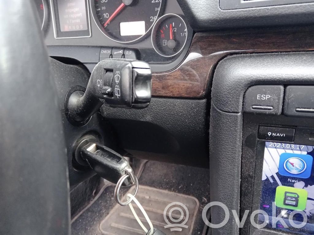 Audi A4 S4 B7 8E 8H Pyyhkijän vipu 