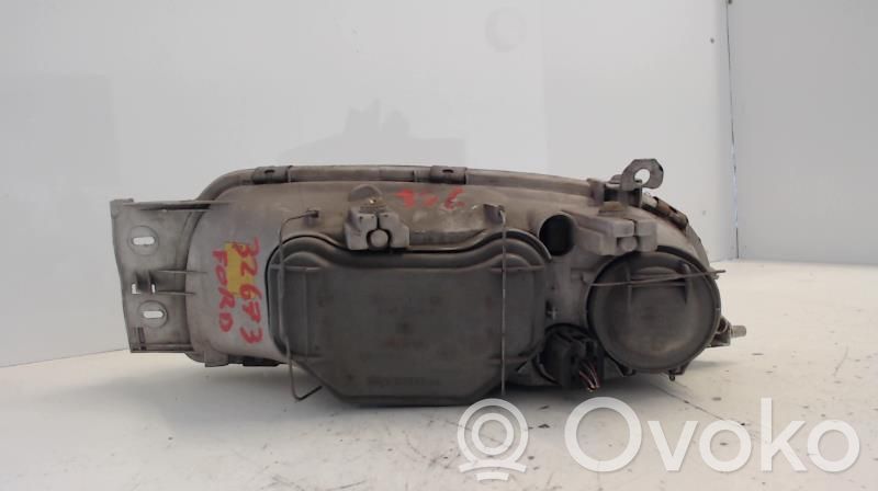 Ford Fiesta Headlight/headlamp 