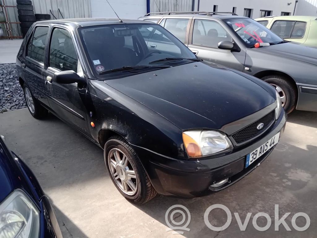 Ford Fiesta Priekšpusē slēdzene 