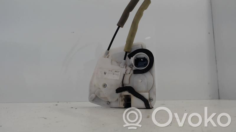 Mazda 2 Priekšpusē slēdzene 