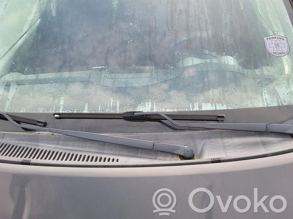 Nissan Note (E11) Front wiper blade arm 