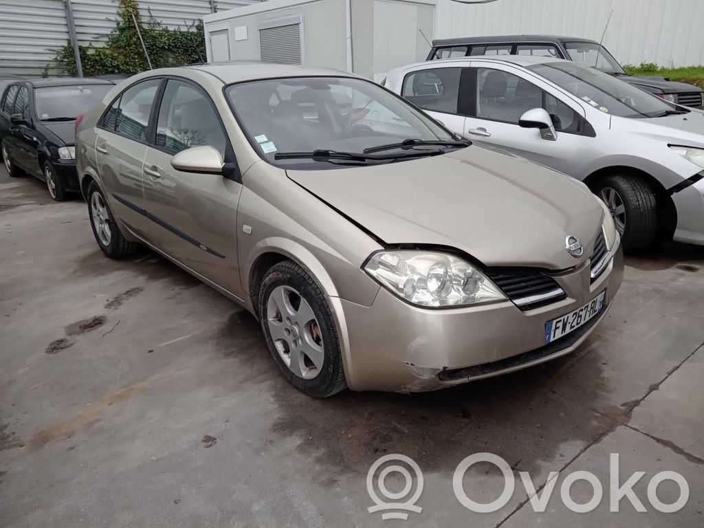 Nissan Primera Дверь 