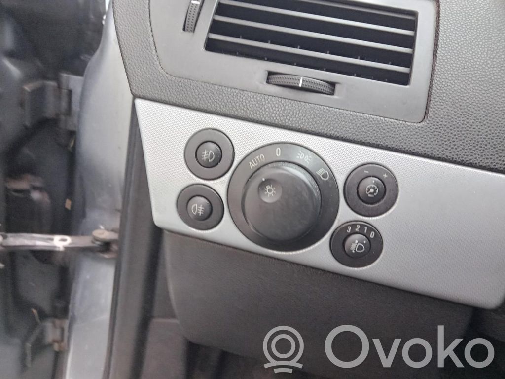 Opel Astra H Light switch 