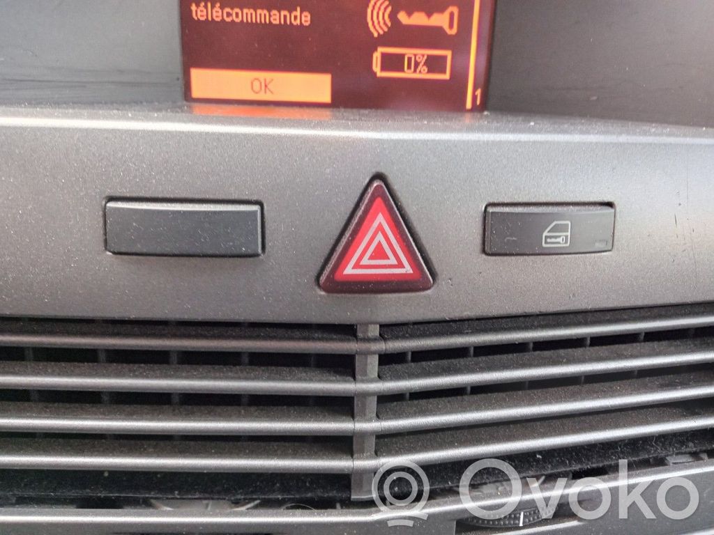 Opel Astra H Hazard light switch 