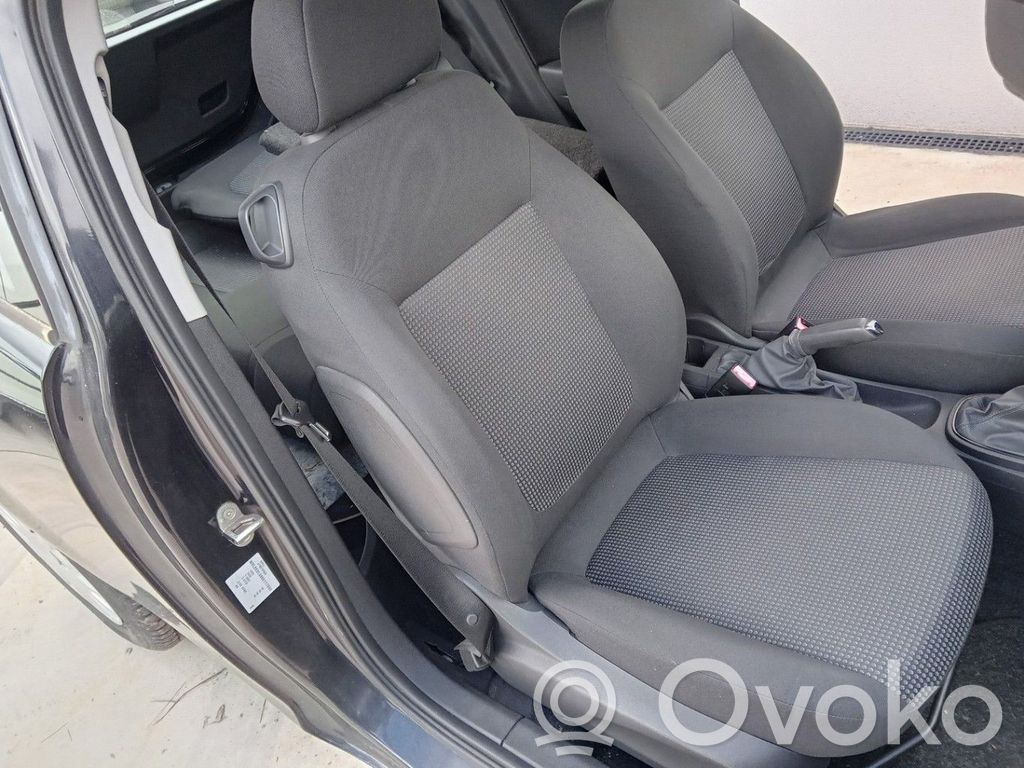 Opel Corsa D Cinturón delantero 