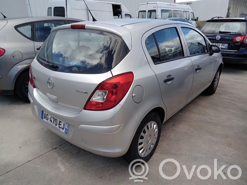 Opel Corsa D Galinės durys 