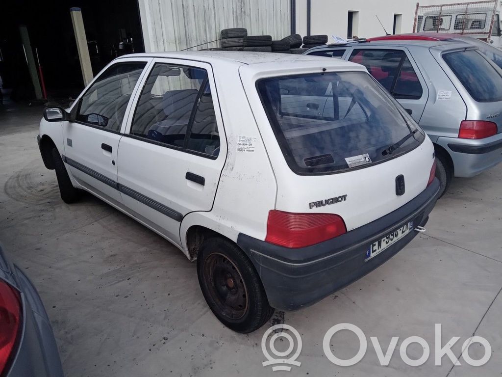 Peugeot 106 Puerta trasera 