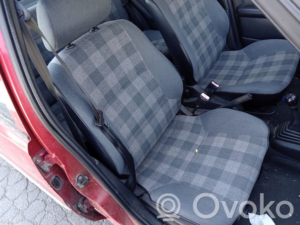 Peugeot 106 Beifahrersitz 