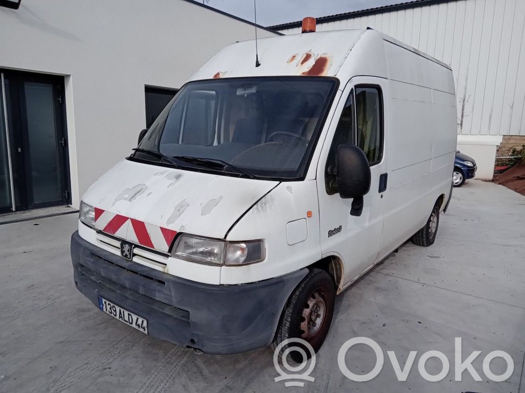 Peugeot Boxer Priekinis pusašis 