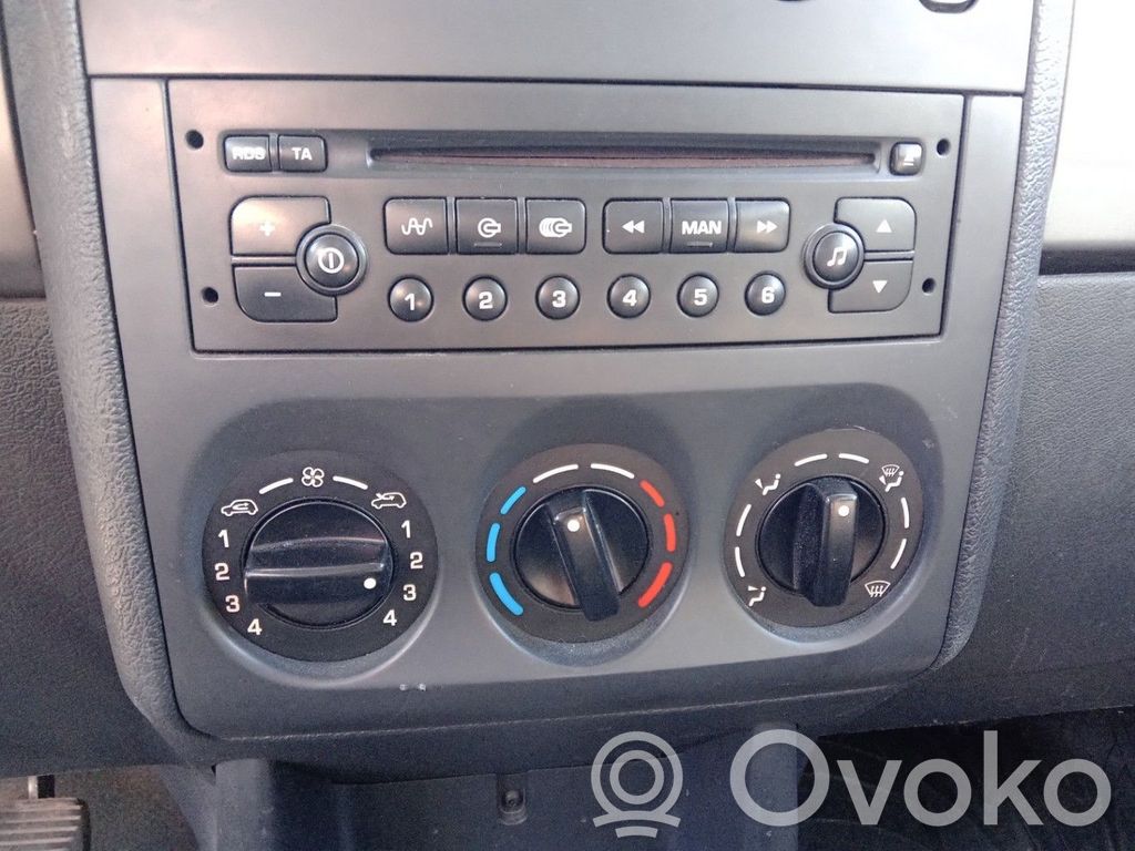 Peugeot Partner Panel / Radioodtwarzacz CD/DVD/GPS 