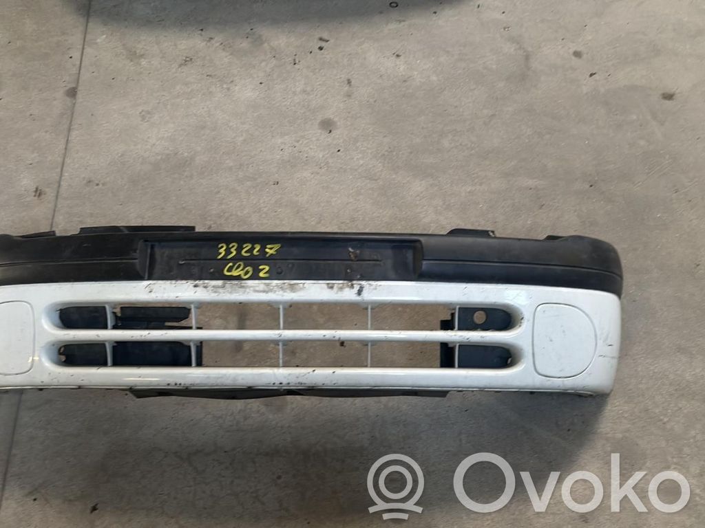 Renault Clio II Parachoques delantero 