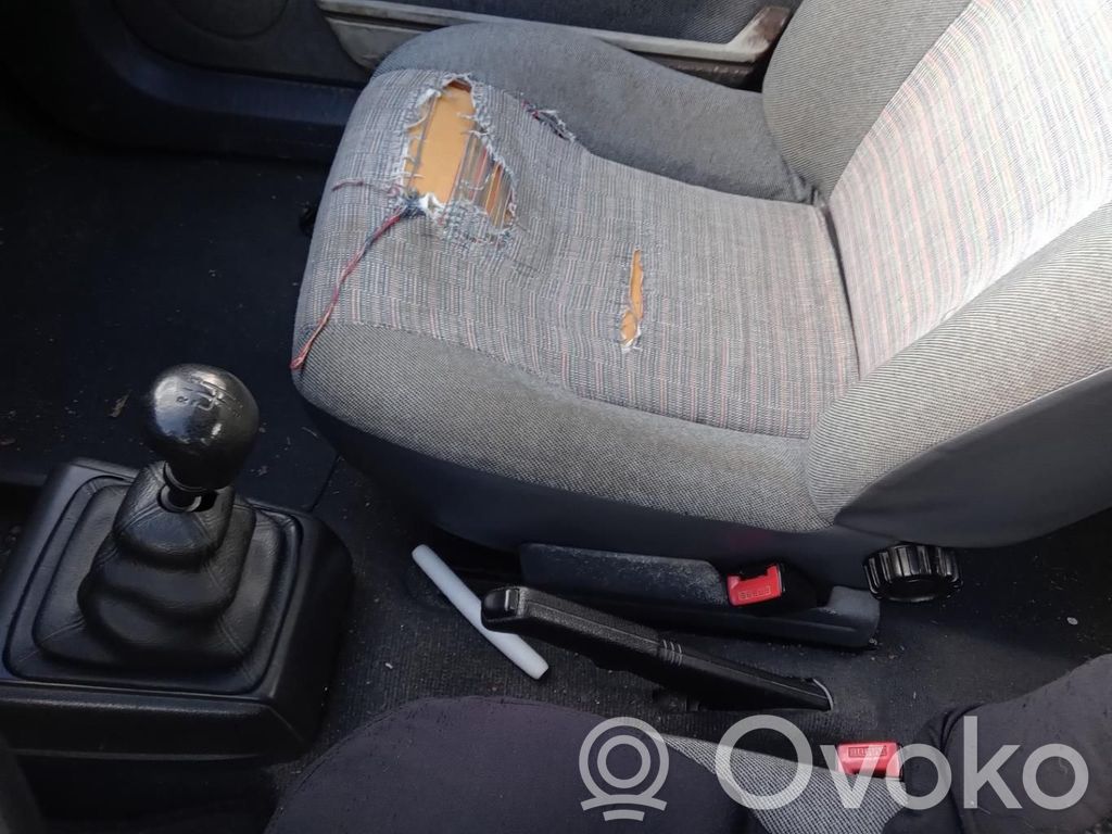 Renault 19 Klamra przedniego pasa bezpieczeństwa 
