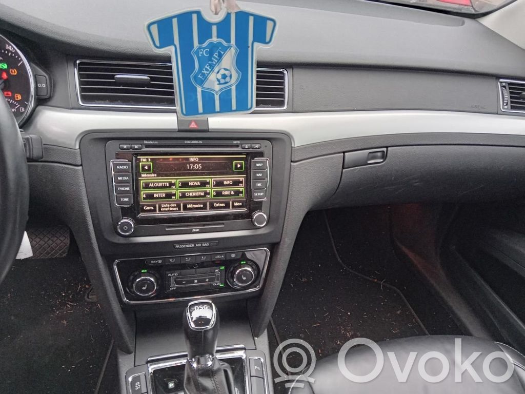 Skoda Superb B6 (3T) Przycisk świateł awaryjnych 