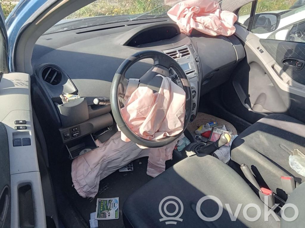 Toyota Yaris Manecilla interna puerta trasera 