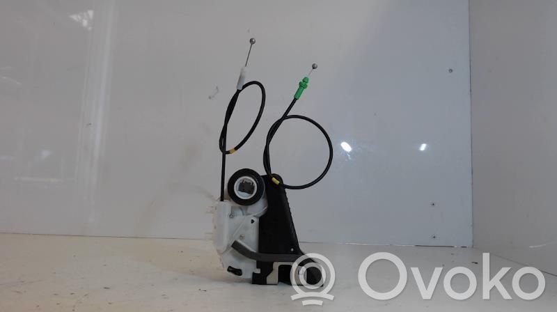 Toyota Yaris Zamek drzwi tylnych 