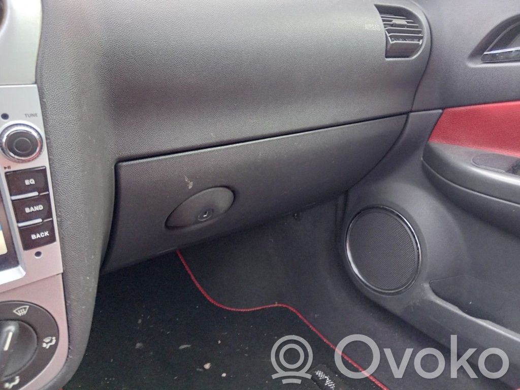 Opel Tigra B Daiktadėžės (bordačioko) komplektas 