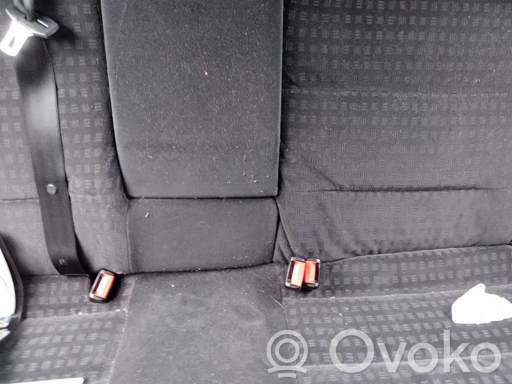 Volkswagen PASSAT B5.5 Klamra tylnego pasa bezpieczeństwa 