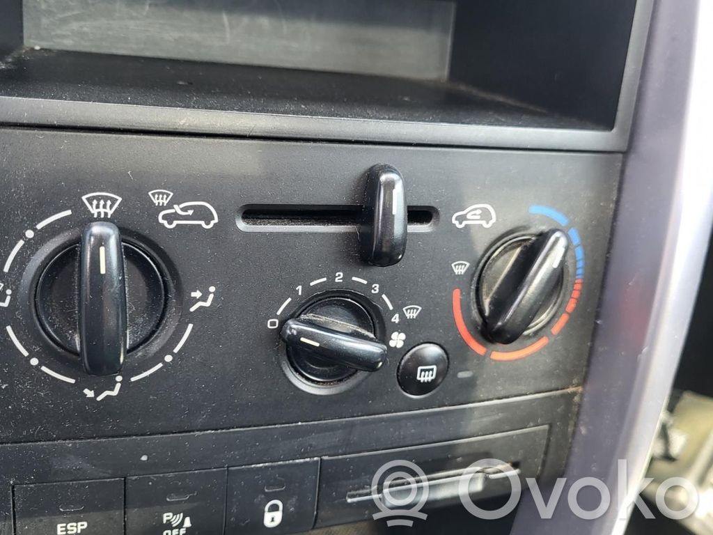 Peugeot 207 Climate control unit 